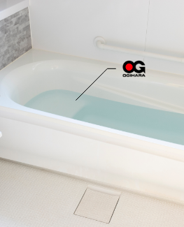 湯船にお湯が張られている写真